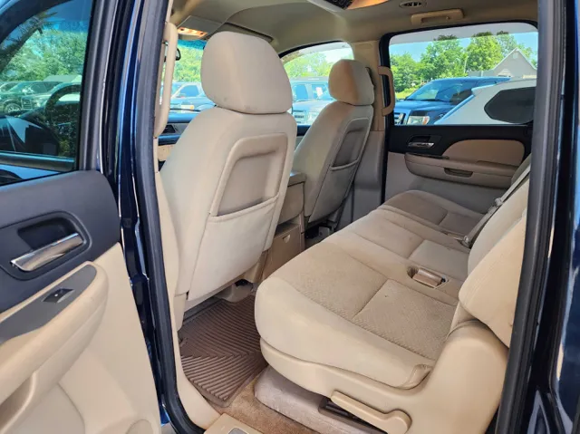 2008 Chevrolet Suburban LS - Photo 12