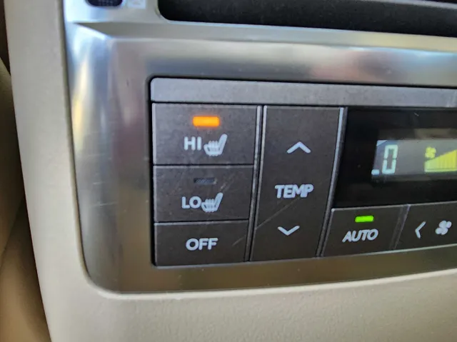 2010 Lexus LX 570 photo 20