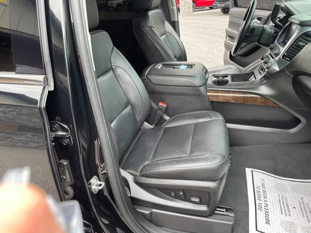 2019 Chevrolet Suburban LT photo 27