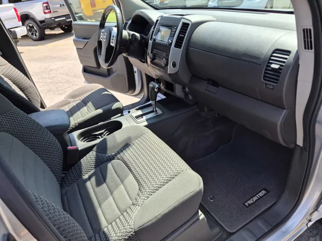 2017 Nissan Frontier SV - Photo 24