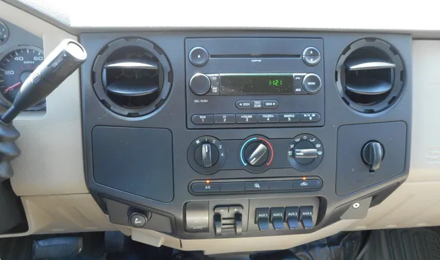 2008 Ford F-550 - Photo 13