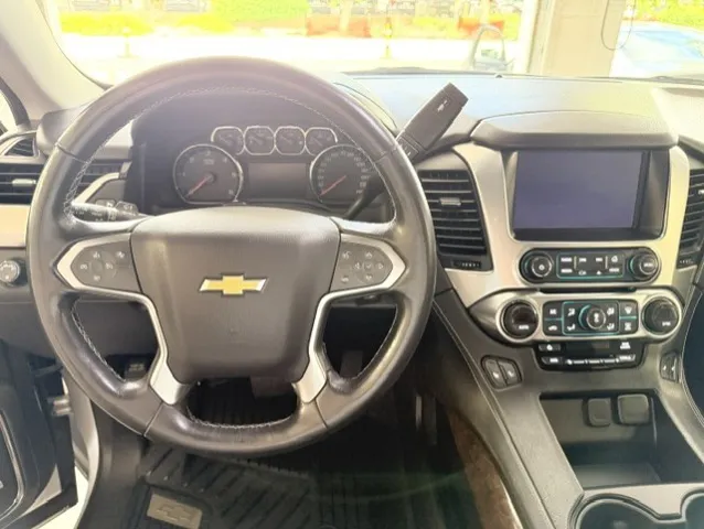 2019 Chevrolet Suburban LT - Photo 10