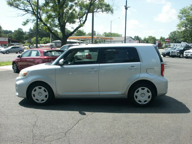 2011 Scion xB photo 2