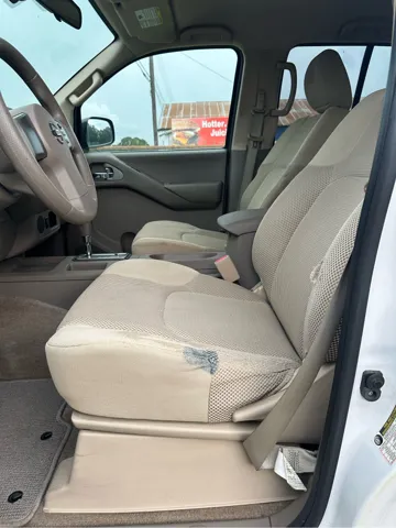 2012 Nissan Frontier SV - Photo 8
