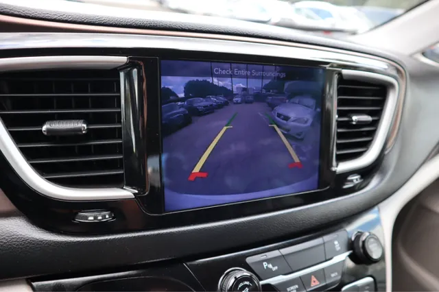 2017 Chrysler Pacifica Touring L photo 18