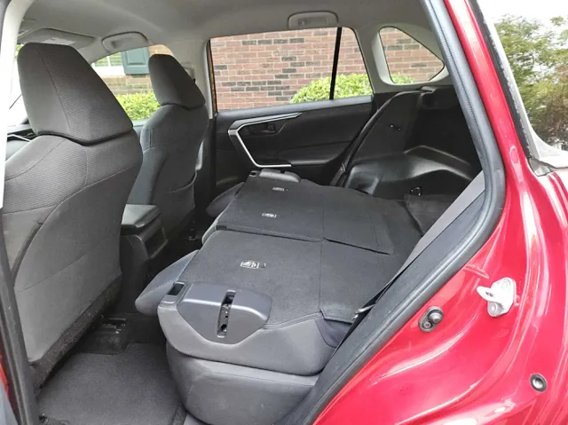 2019 Toyota RAV4 LE photo 19