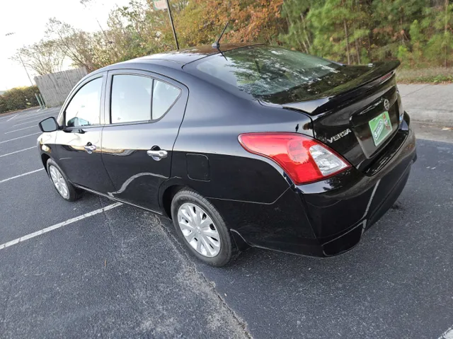 2015 Nissan Versa 1.6 SV Sedan photo 3