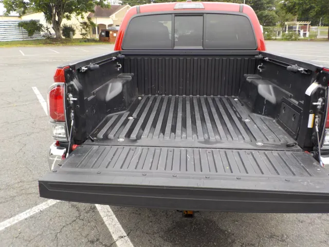 2022 Toyota Tacoma SR5 photo 8