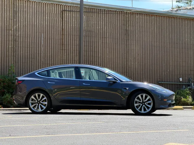 2018 Tesla Model 3 - Photo 12