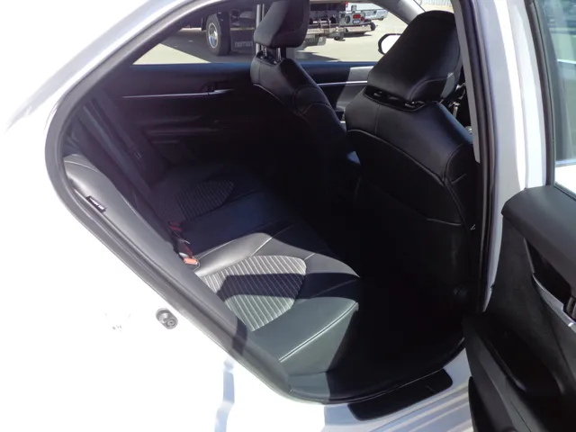 2021 Toyota Camry SE - Photo 6