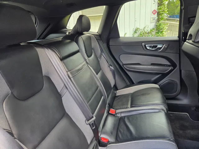 2020 Volvo XC60 R-Design - Photo 37