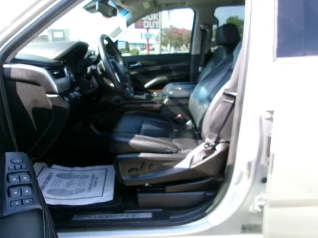 2018 Chevrolet Suburban LT - Photo 12