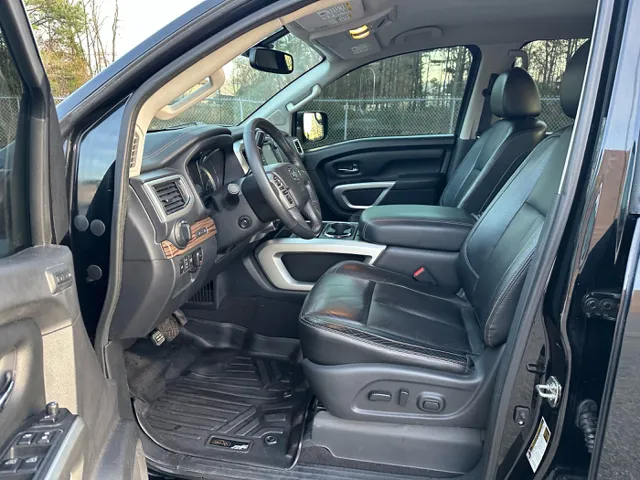 2017 Nissan Titan SL - Photo 26