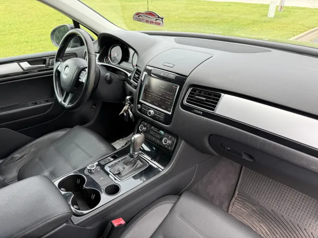 2011 Volkswagen Touareg Sport - Photo 43