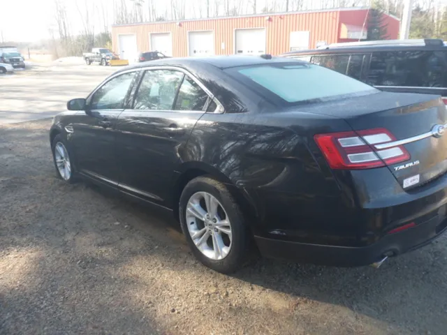 2017 Ford Taurus SEL's photo