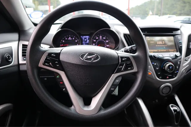 2016 Hyundai Veloster Base photo 9