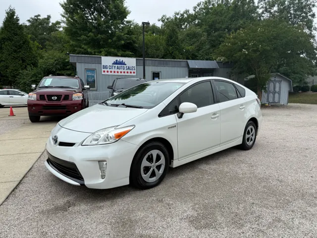 2015 Toyota Prius Two's photo
