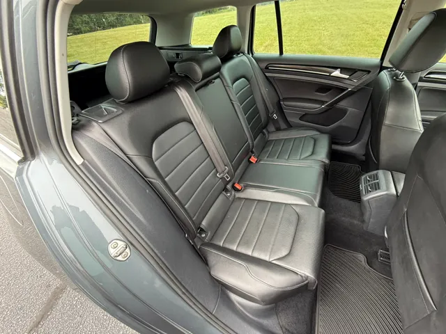 2017 Volkswagen Golf SportWagen 42