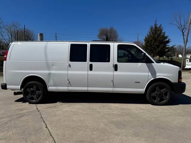2015 Chevrolet Express 3500 Cargo photo 2