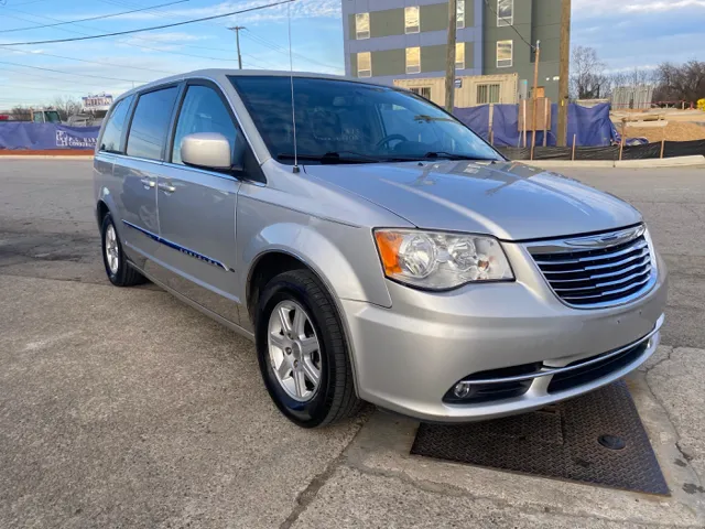 2012 Chrysler Town & Country Touring - Photo 18