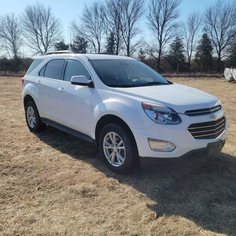 2017 Chevrolet Equinox LT's photo