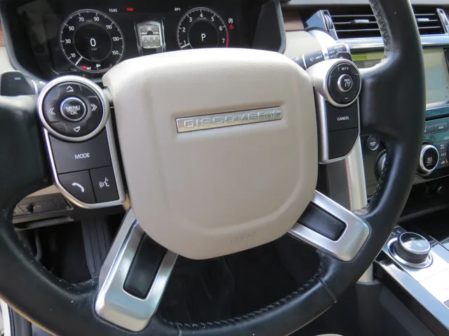 2018 Land Rover Discovery HSE photo 10