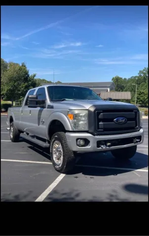 2014 Ford F-350 Super Duty Lariat's photo