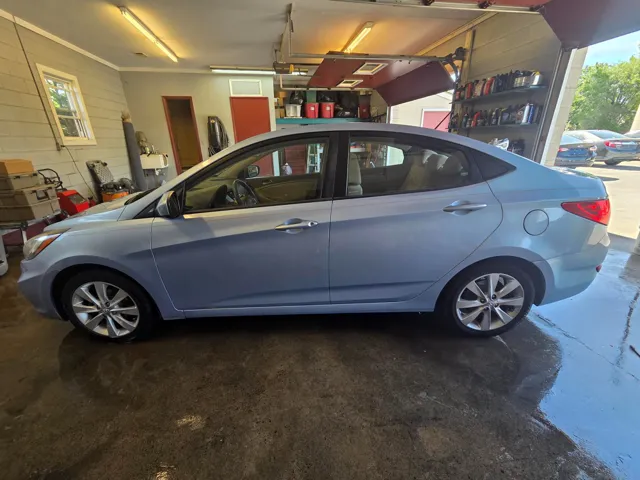 2012 Hyundai Accent GLS 4-Door 6-Speed Automatic's photo
