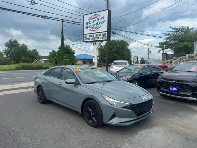 2022 Hyundai Elantra SEL's photo