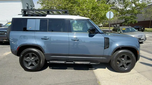2021 Land Rover Defender S's photo