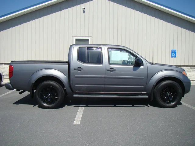 2020 Nissan Frontier SV Crew Cab 4X4 SWB's photo