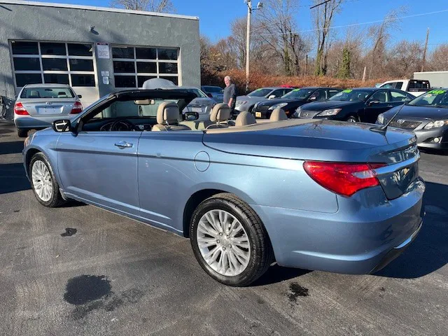 2011 Chrysler 200 Limited's photo