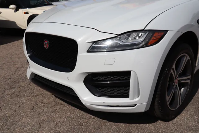 2017 Jaguar F-PACE R-Sport photo 7