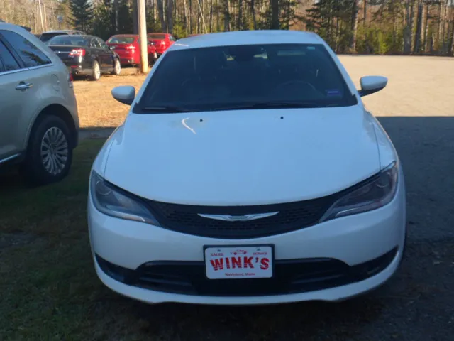 2015 Chrysler 200 S's photo