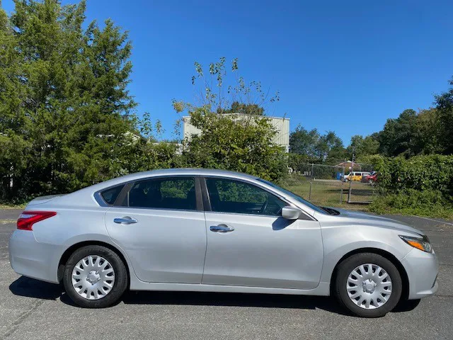 2017 Nissan Altima S photo 4