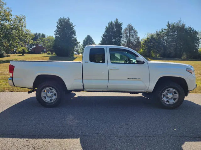 2016 Toyota Tacoma SR5 Access Cab 4x4 photo 5