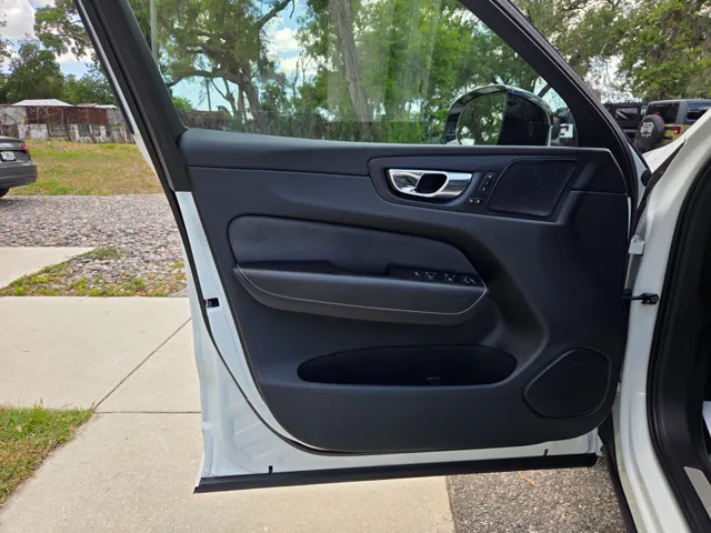 2020 Volvo XC60 R-Design - Photo 21