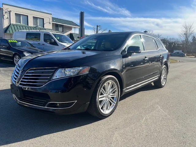 2019 Lincoln MKT Reserve's photo