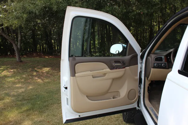 2010 Chevrolet Avalanche LTZ - Photo 8