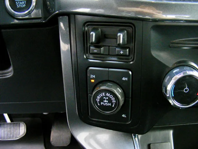 2023 Ford F-150 XLT - Photo 32