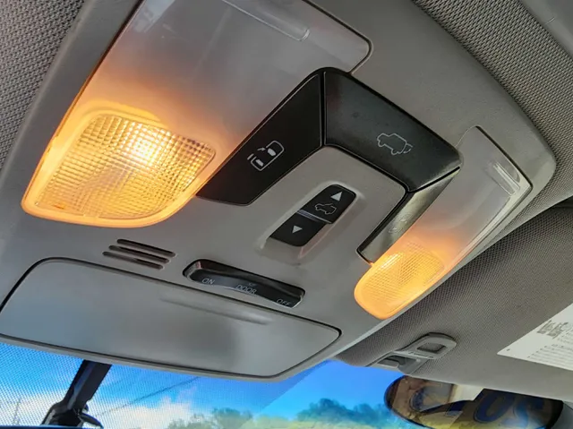 2015 Toyota Sienna XLE photo 27
