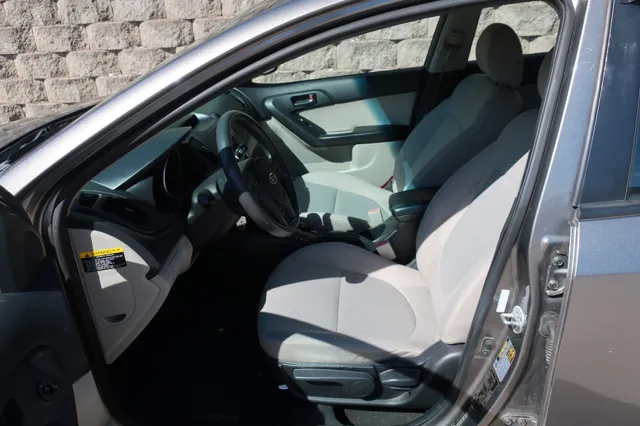 2010 Kia Forte EX - Photo 7