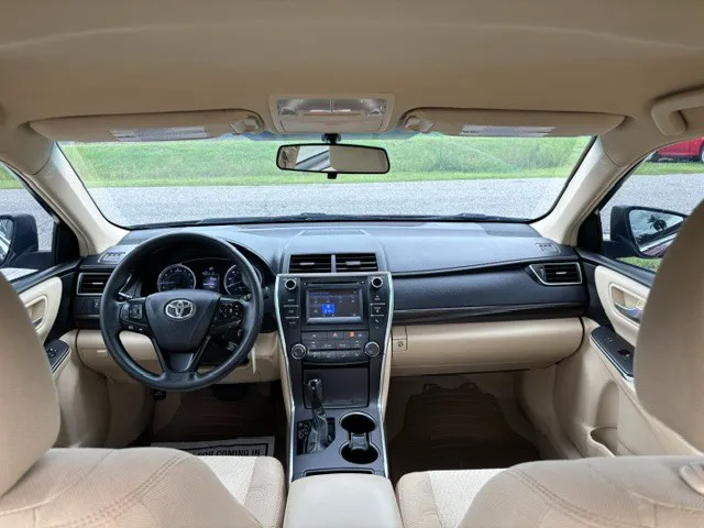 2016 Toyota Camry LE - Photo 9