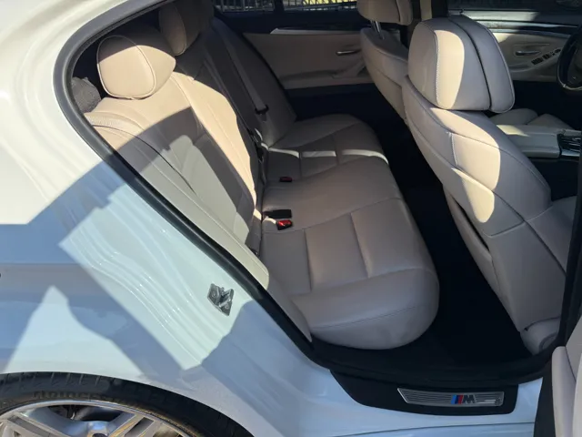2012 BMW 5 Series 550i - Photo 30