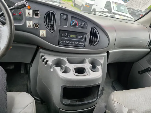 2005 Ford Econoline Van Commercial - Photo 29