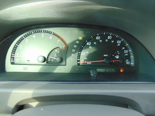 2004 Toyota Camry LE - Photo 7