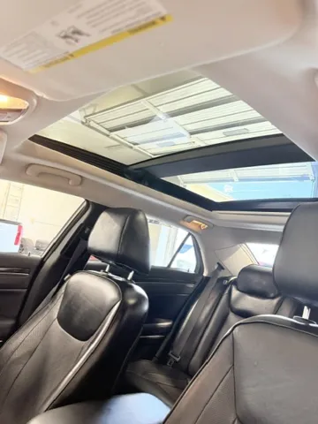 2016 Chrysler 300 C - Photo 16
