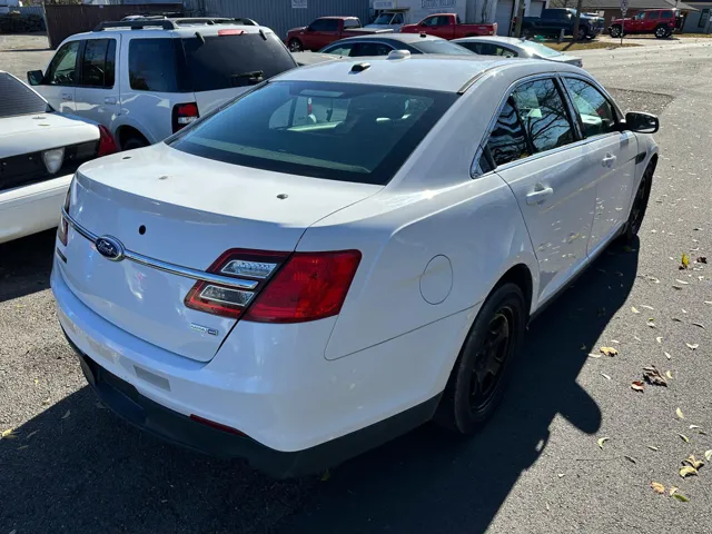 2013 Ford Taurus photo 2