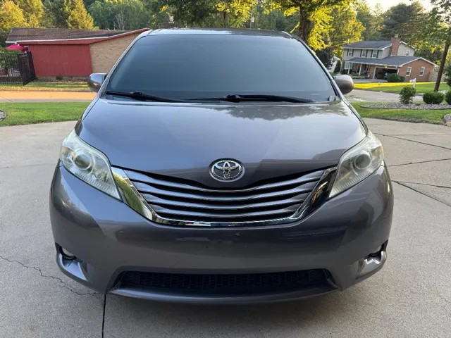 2015 Toyota Sienna XLE - Photo 9