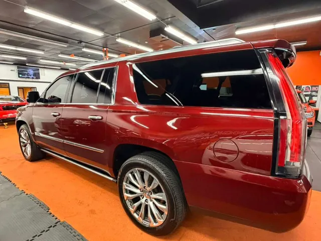 2017 Cadillac Escalade ESV Platinum photo 4